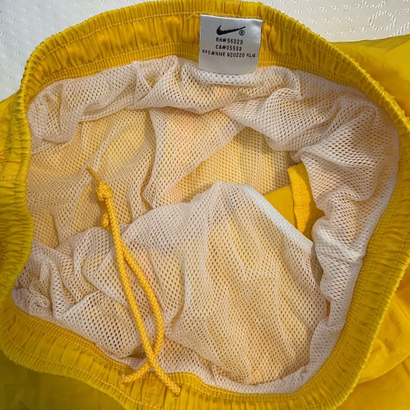 Vintage Men’s Nike Shorts - Picture 5 of 6
